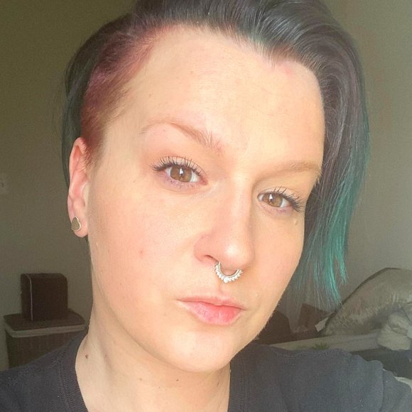 Meet your Posher, Jennifer - Picture 1 of 1